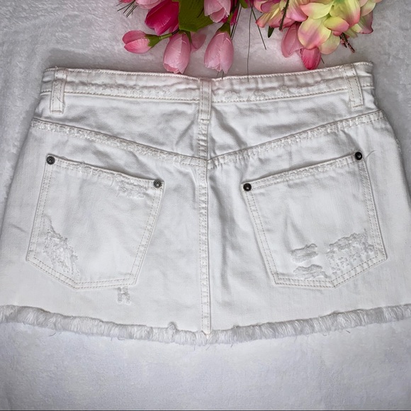 Free People white denim skirt Sz 2 - Picture 2 of 8